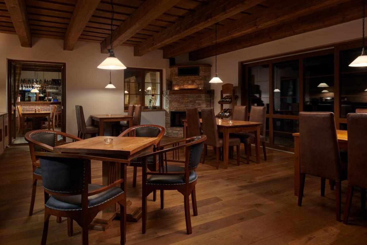 Hotel Singer Ludvikov Ngoại thất bức ảnh